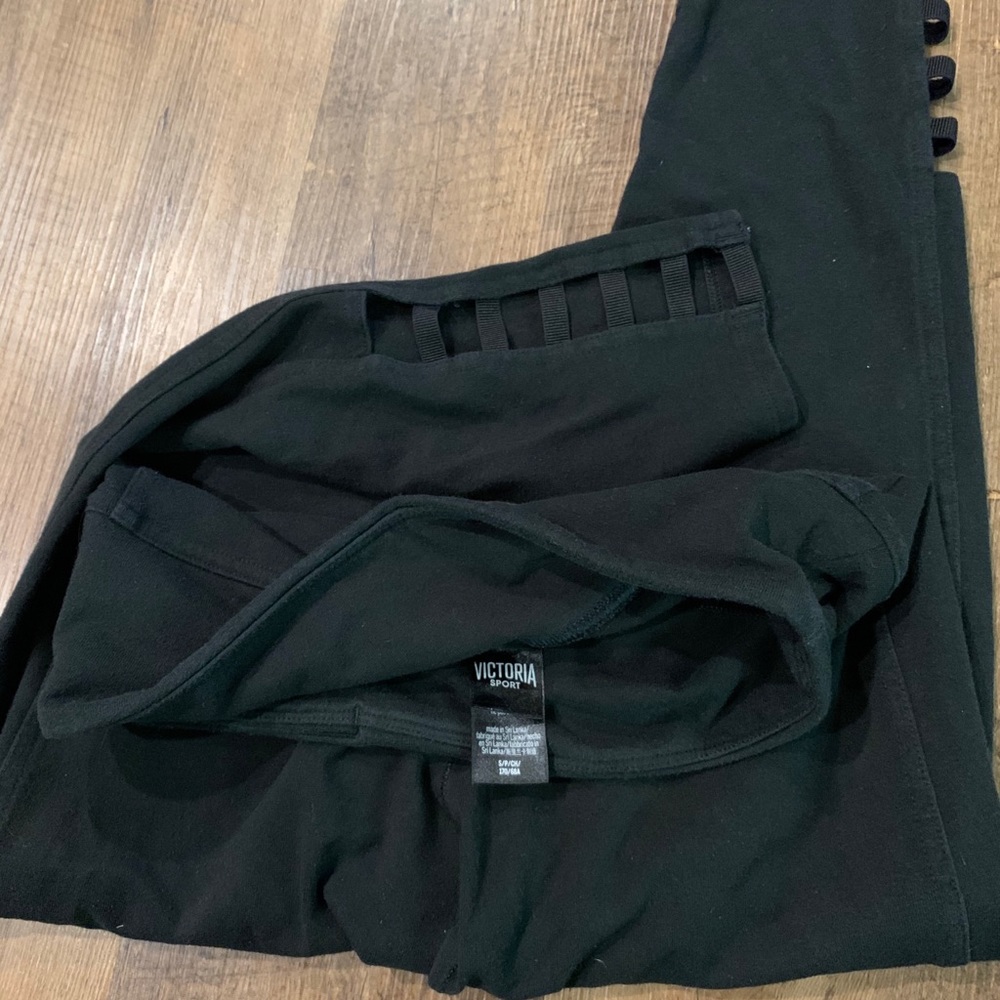 Victoria’s Secret Sport leggings. Size: Small